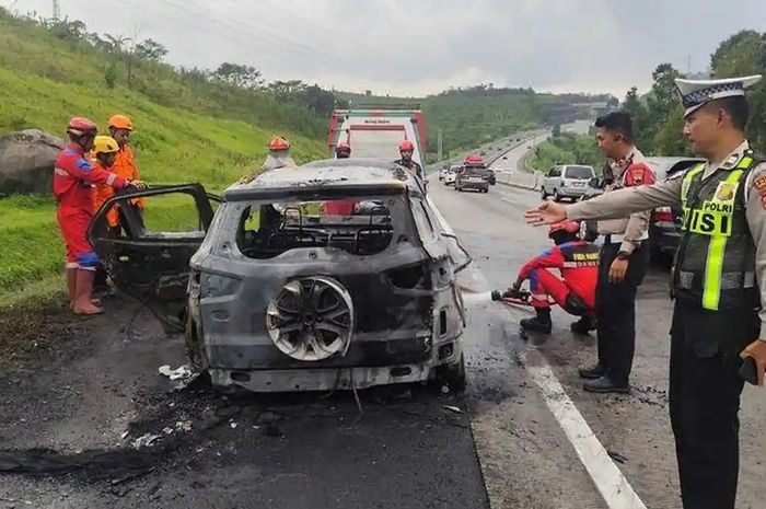 Ford Ecosport ludes di Tol Semarang-Solo. Sopir terungkap tak punya SIM