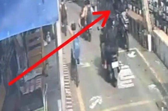 Yamaha All New NMAX digasak dua maling dengan santainya