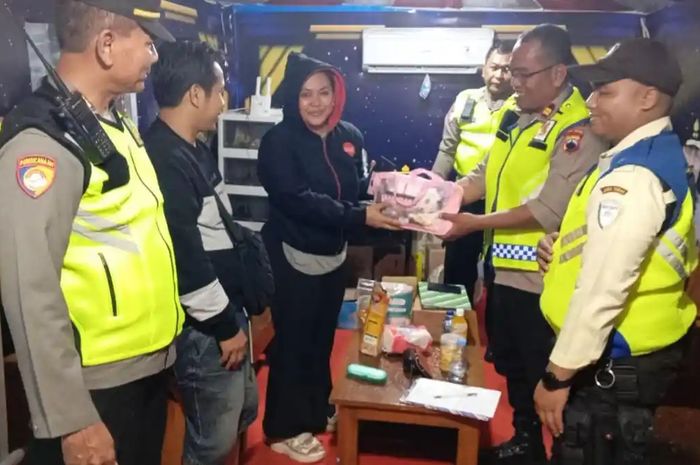 Pemudik ambil benda ini setelah tertinggal di rest area padahal sudah sampai di kota Tujuan