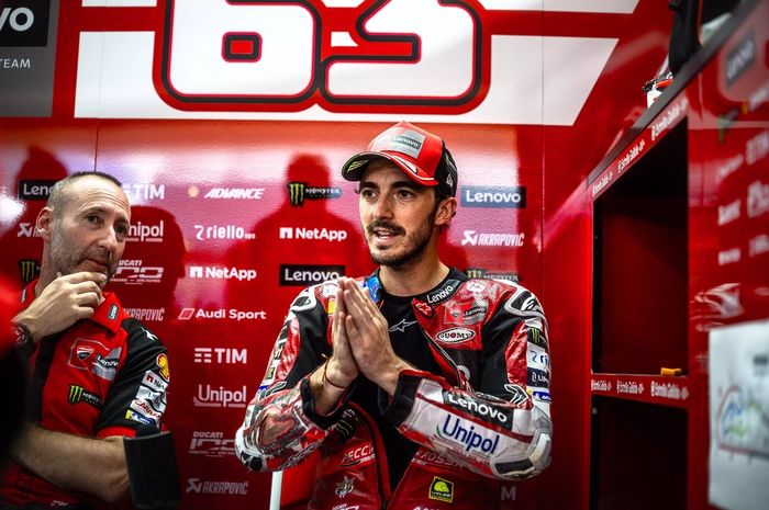 Pembalap Ducati Lenovo, Francesco Bagnaia, saat berada di garasi tim di sela-sela MotoGP Brasil 2026, Minggu (22/3/2026).