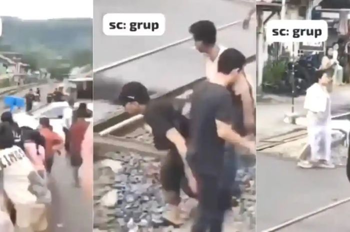 Warga blokir rel usai kereta api tabrak mobil di perlintasan tanpa palang pintu