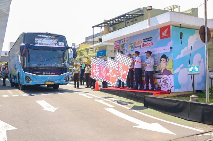 Peserta Mudik Balik Bareng Honda 2026 diberangkatkan menuju Jakarta