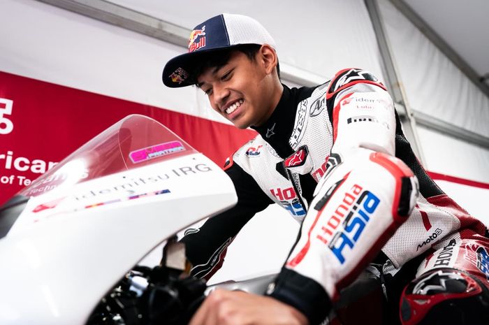 Pembalap Indonesia, Veda Ega Pratama, menunggangi motor NSF250RW Honda Team Asia untuk Moto3 2026.
