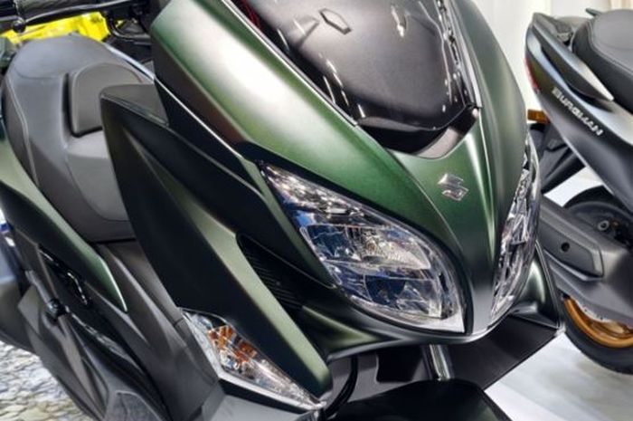 penampakan versi terbaru skutik Suzuki Burgman 400 versi terbaru