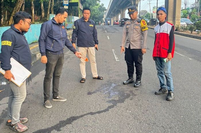 TKP perkelahian sopir truk vs satpam dan pengawas SPBU 24.301.111 Punti Kayu, Jalan Kolonel H. Burlian Km 7, Kecamatan Sukarami, Palembang, Sumatera Selatan yang mengakibatkan kematian