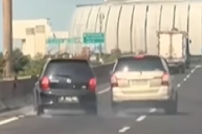Viral video duel Grand Livina dan Innova