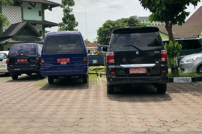 Ilustrasi mobil dinas pelat merah Pemkot Yogyakarta