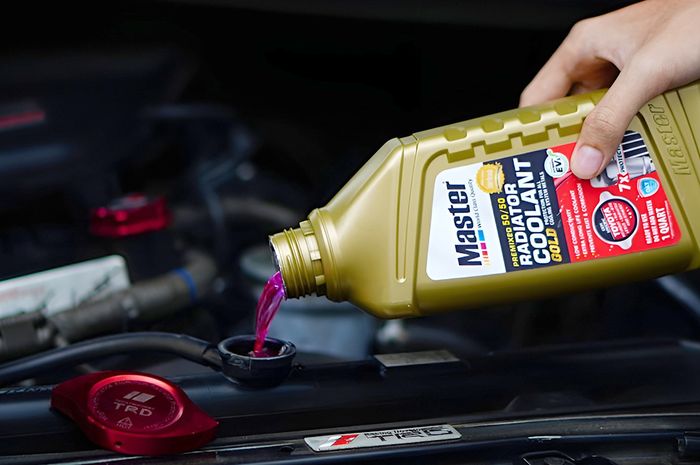 Master Radiator Coolant Gold