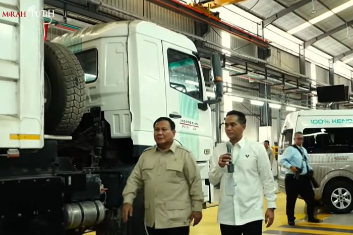 Presiden Prabowo Subianto meninjau langsung lini produks bus listrik ukuran besar, mikrobus, hingga truk listrik milik VKTR di Magelang, Jawa Tengah