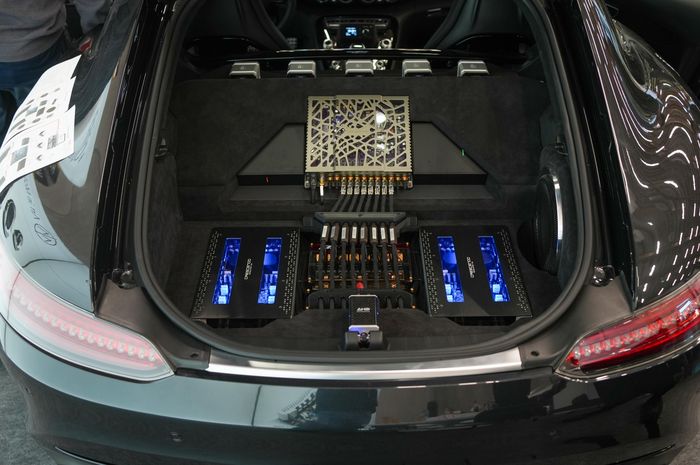 Sistem audio mobil aftermarket Crescendo dan Harmonic Harmony buatan Indonesia di ajang Car Media World 2026, Austria.