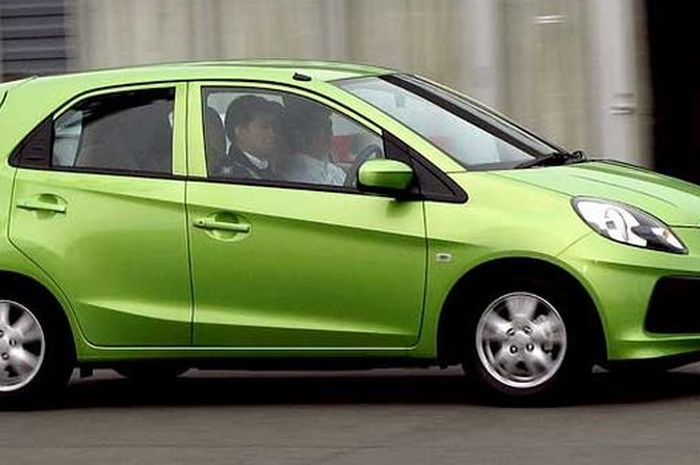 Spesifikasi mesin dan kisaran harga Honda Brio Satya tahun 2015 seken.