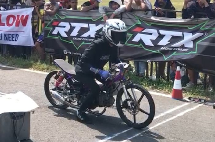 Ilustrasi joki drag bike saat melakukan start