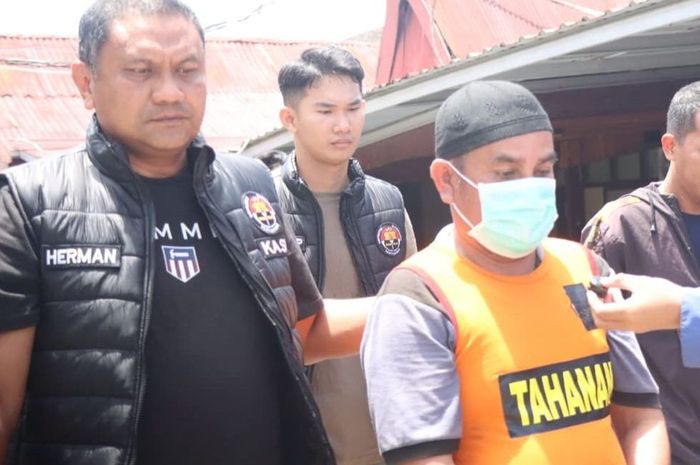 IS (56), pelaku pengancaman dengan parang kepada petugas SPBU Belang-Belang, Kalukku, Mamuju, Sulawesi Selatan saat akan beli Pertalite pakai barcode