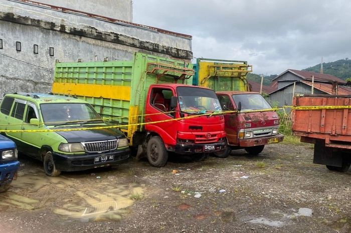 Toyota Kijang Kapsul, Isuzu Panther dan tiga truk Toyota Dyna disita Polresta Mamuju, Sulawesi Barat karena tangki dimodifikasi