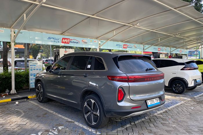 Polytron G3+ saat pengecasan.