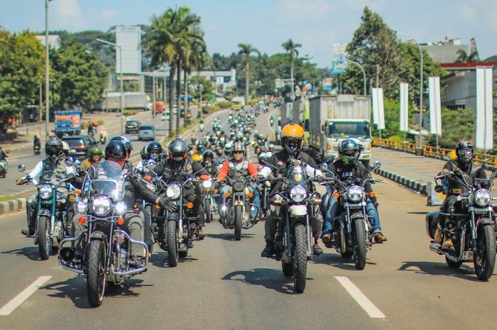 Komunitas Royal Enfield riding bareng