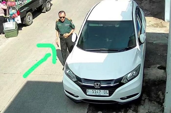 Penipuan pria berseragam TNI bawa Honda CR-V bikin pedagang telur rugi besar. Begini kronologinya