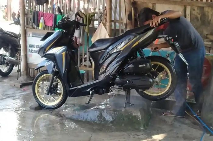 Honda Vario 125 milik seorang mahasiswa yang dibegal di Surabaya