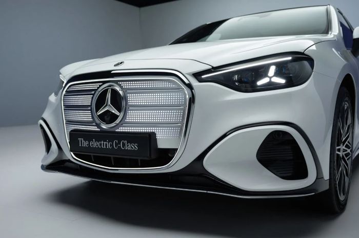 penampakan Mercedes-Benz C-Class listrik yang baru meluncur