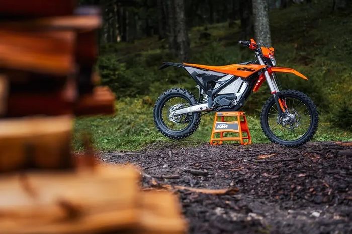 Motor trail listrik KTM akhirnya dirilis dengan harga segini