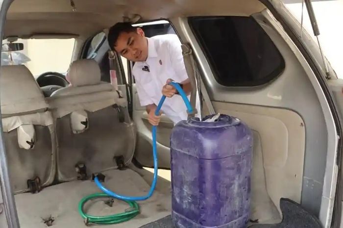 Daihatsu Xenia yang dimodifikasi demi timbun Pertalite untuk dijual lagi