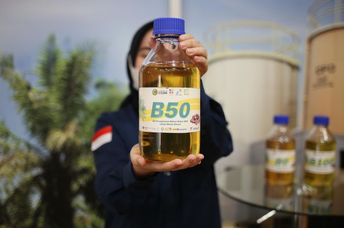 Solar atau Biodiesel B50 dari Kelapa Sawit