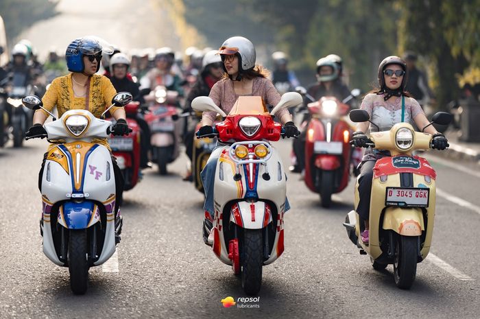 Ratusan perempuan di Bandung motoran cantik menggunakan kebaya, untuk peringati Hari Kartini 2026