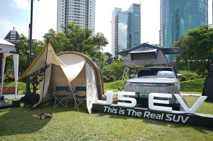 Tampak depan JAECOO J5 EV di JAECOO LAND 2026