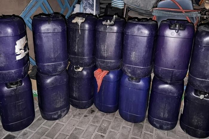 Ilustrasi jeriken BBM