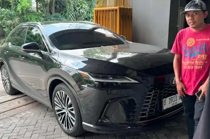 Lexus RX 350 milik Andy Pratomo warga Mojoklanggru Wetan ,kota Surabaya, Jawa Timur yang nyaris ditarik paksa debt collector