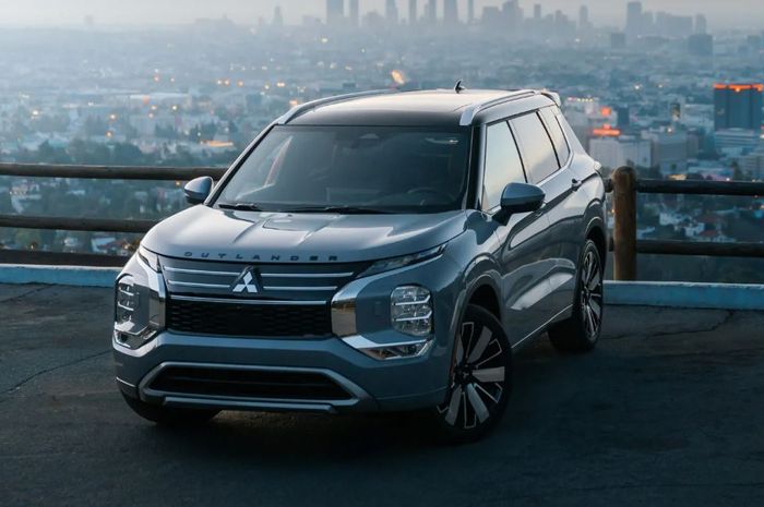 penampakan Mitsubishi Outlander 2026 yang kini hadir dengan powertrain hybrid