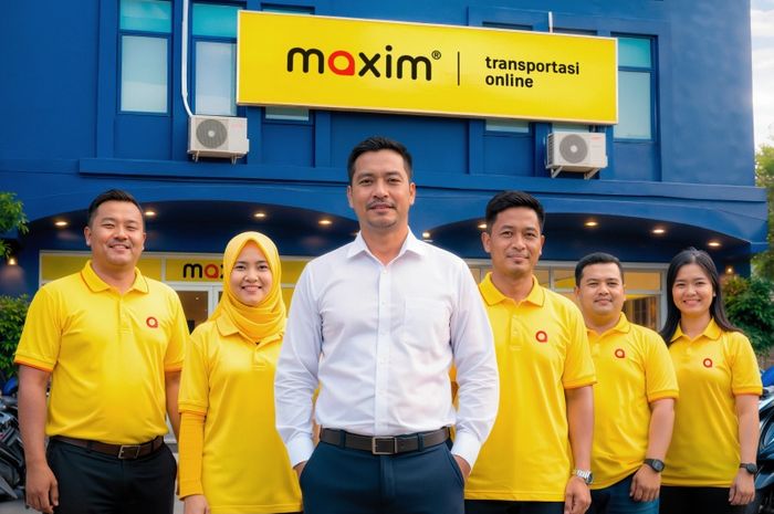 Suasana operasional dan tim layanan transportasi online yang dikelola melalui skema kemitraan di tingkat daerah. 