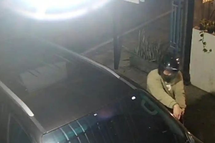Teror petik spion Fortuner melanda Ponorogo. Aksi dilakukan hitungan detik