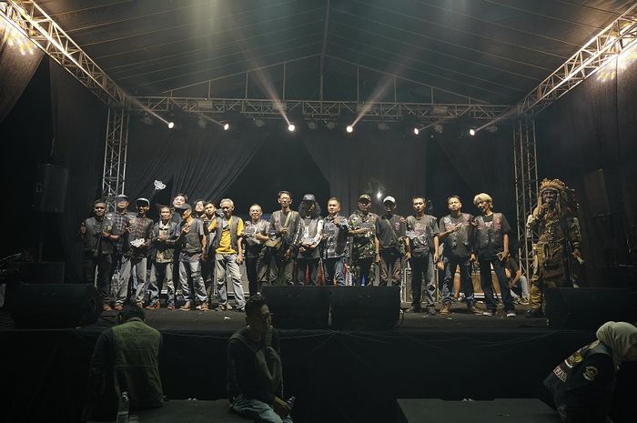 Puncak perayaan 44 tahun perjalanan Komunitas Penggemar Montor Udhug Indonesia Soerabaia (PEMUDI&rsquo;S) di Benteng Kedung Cowek, kota Surabaya, Jawa Timur, (25-26 April 2026)