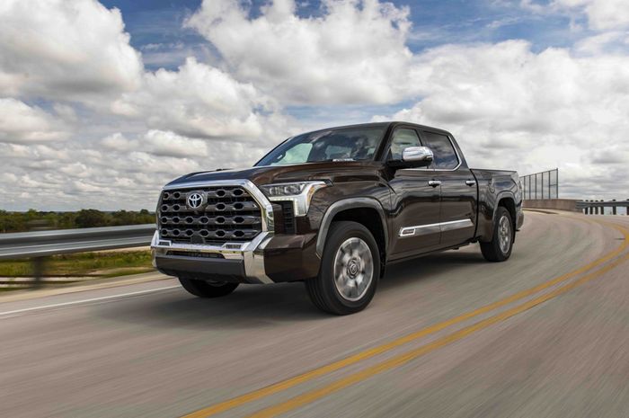 Toyota Tundra spek Amerika Serikat.