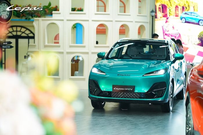 Mobil listrik LEPAS 