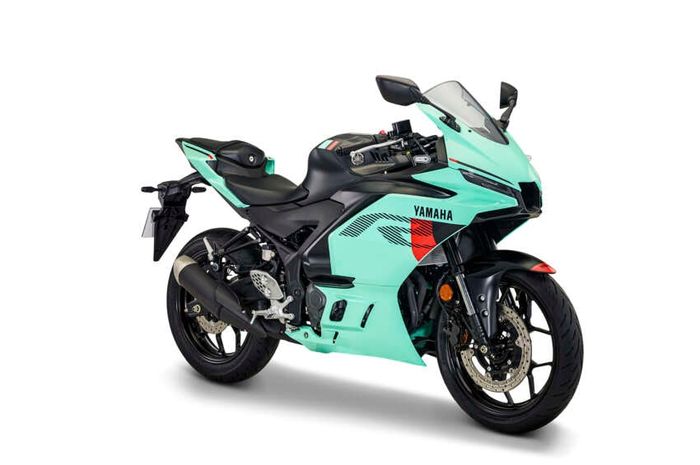 Yamaha R25 di Malaysia hadir dengan warna baru dan lebih segar