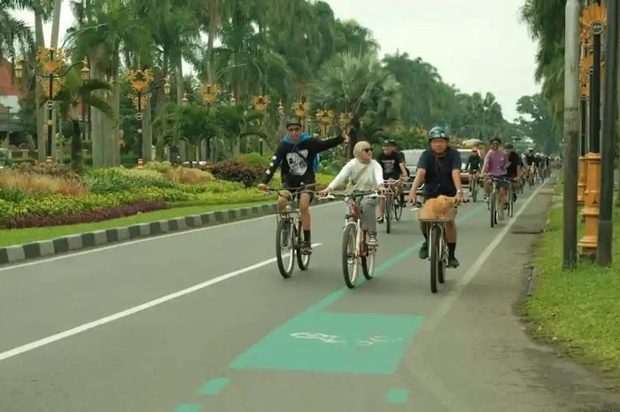Dishub Kota Malang meminta warga lebih bijak menghargai jalur sepeda agar keamanan dan kenyamanan bersama tercipta. 