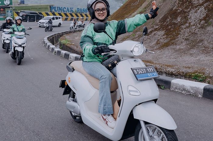 Motor listrik terbaru Yadea dipakai turing Bandung-Bogor untuk menguji jarak tempuh