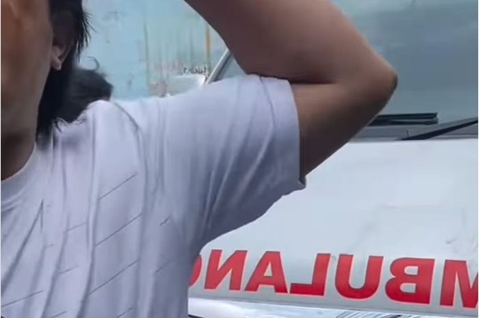 Seorang pria dibekuk polisi karene hadang dan rusak ambulans yang sedang dalam perjalanan menjemput pasien kecelakaan