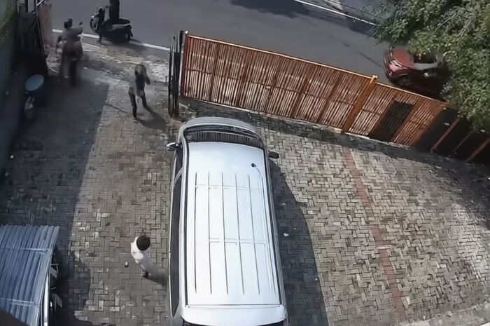 Aksi pencurian motor di siang bolong dengan aksi penodongan dan penembakan di sebuah ruko warung makan Jalan Duri Raya, Kebon Jeruk, Jakarta Barat, (10/5/26)