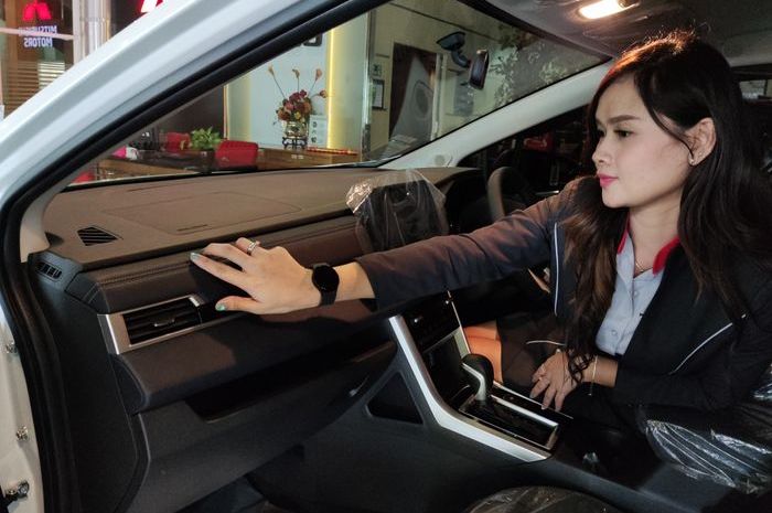 Ini bahaya langsung menghidupkan AC setelah mobil parkir di tempat panas