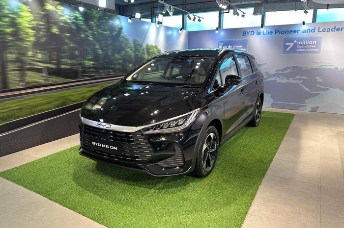 BYD M6 DM Meluncur di Indonesia, Pertama Pakai Teknologi PHEV