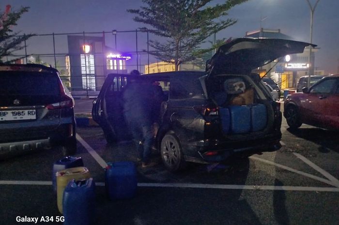Subdit Gakkum Ditpolairud Polda Kepri mengungkap praktik penimbunan Pertalite ilegal oleh pengemudi Daihatsu Xenia menggunakan Surat Sakti Rekomendasi Dishub Batam Kota