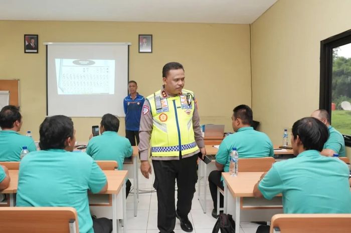 Polisi latih pengemudi Green SM tingkatkan profesionalisme 