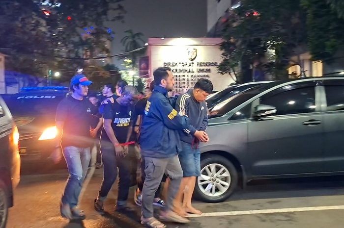 Penangkapan komplotan begal dan jambret oleh Tim Pemburu Begal Polda Metro Jaya yang salah satu korbannya WNA Italia di bundaran HI, Jakarta Pusat