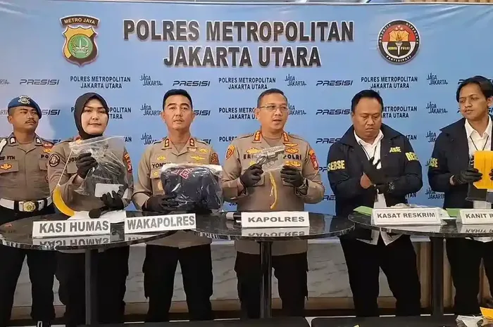 Konferensi Pers Polres Metro Jakarta Utara penangkapan komplotan begal motor yang memakai modus mengaku-ngaku anggota Polisi dan gelar razia narkoba di Tanjung Priok, Jakarta Utara