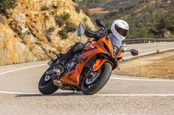 Suzuki GSX-8R dengan warna baru diujual di Inggris