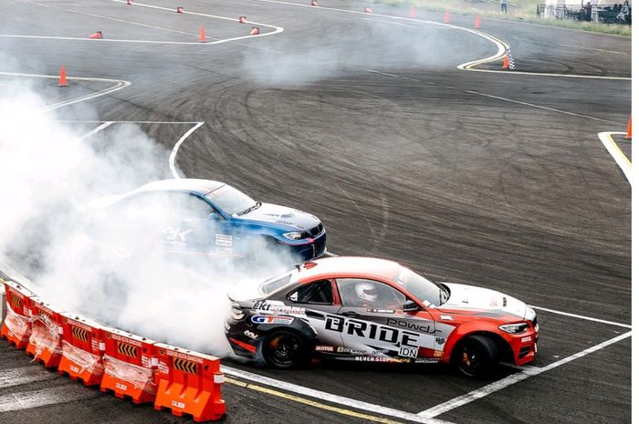 Sorotan justru tertuju pada dua nama muda yang bikin paddock ramai dibicarakan, yakni Alby Alvaro dan Athariz Fairell.