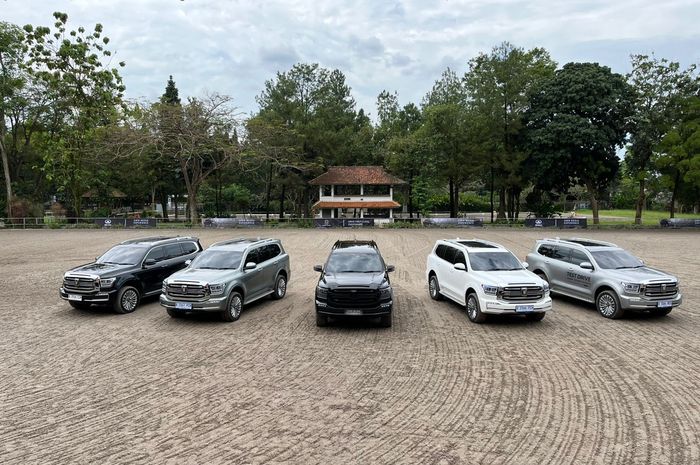 SUV ladder frame bermesin diesel ini tampil dengan identitas visual serba hitam tanpa aksen krom, sekaligus menjadi varian paling sangar di keluarga Tank 500 Diesel.